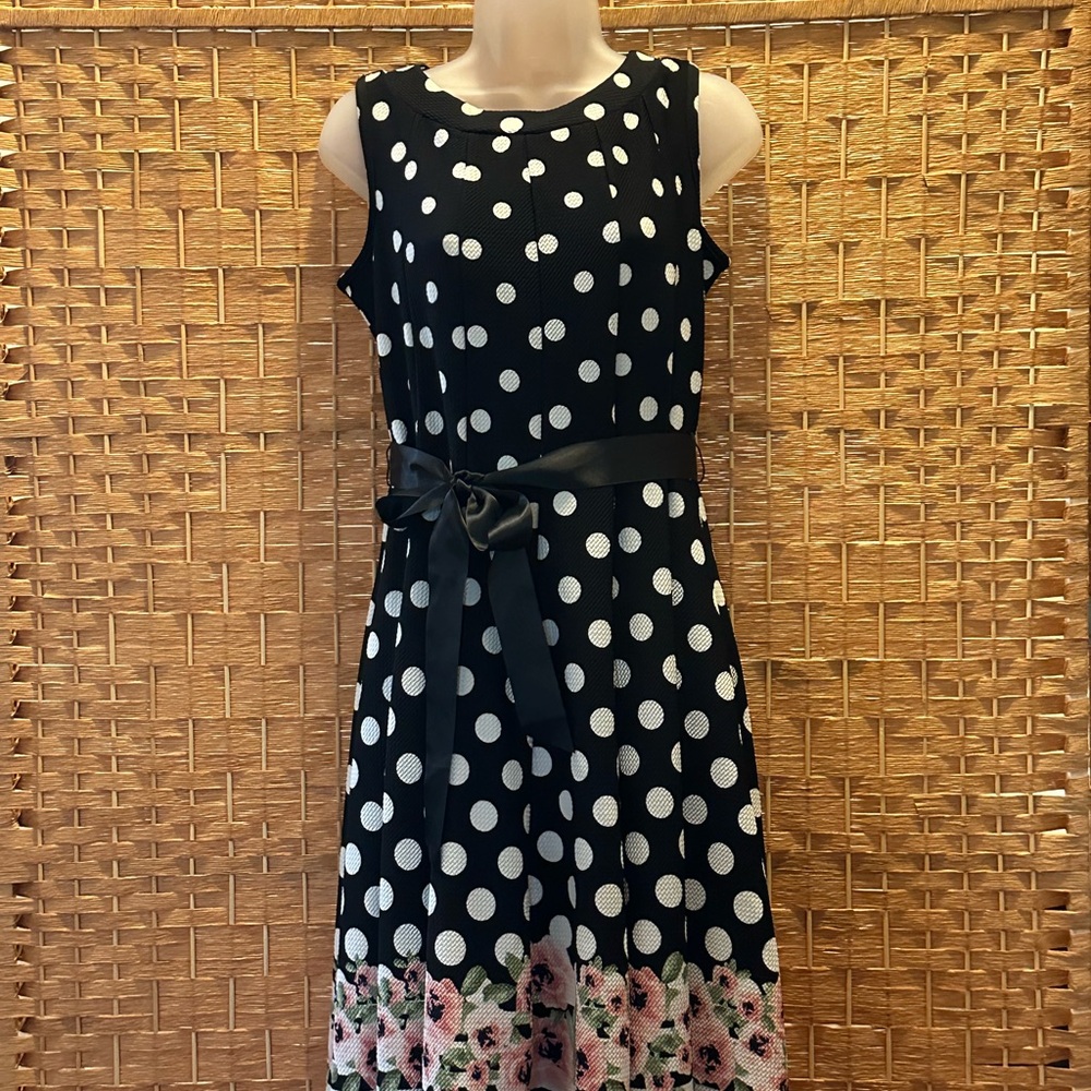 Haani Black and White Sleeveless Sheath Midi Dress